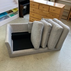 サ2511-410 ファブリック ロー ソファ 2人掛け ライトグレー クッション付き 毛玉 
汚れ有りの画像