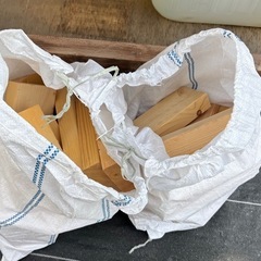 木材の端材まとめてお譲りします DIY・焚き付けにの画像