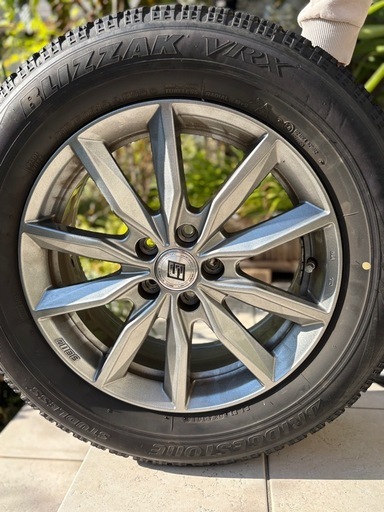 スタッドレスタイヤ　ホイール付き　4本　中古