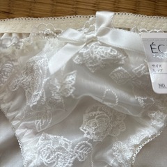 【新品、未使用】ホワイトブラジャー＆パンティーの画像