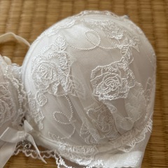 【新品、未使用】ホワイトブラジャー＆パンティーの画像