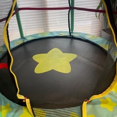 子供用トランポリンの画像