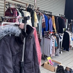 大量仕入れ！大須で人気の無料服！毎日200人くらいが見に来てますの画像