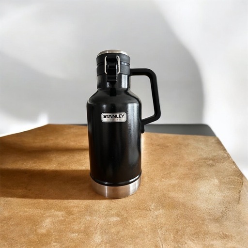 中古　STANLEY（スタンレー）の真空断熱ボトル1.9L