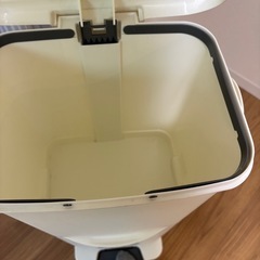 IKEA ペダル式2段ゴミ箱の画像