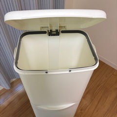 IKEA ペダル式2段ゴミ箱の画像