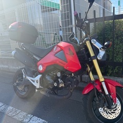 ホンダ GROM 赤色 トップケース付きの画像