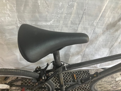 【クロスバイク 6段変速 700×28C 前後タイヤ、サドル、前ブレーキシュー新品交換済】すぐお乗り頂けます！一部地域送料無料！防犯登