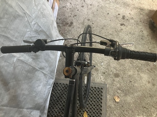 【クロスバイク 6段変速 700×28C 前後タイヤ、サドル、前ブレーキシュー新品交換済】すぐお乗り頂けます！一部地域送料無料！防犯登
