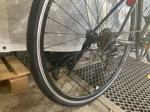 【クロスバイク 6段変速 700×28C 前後タイヤ、サドル、前ブレーキシュー新品交換済】すぐお乗り頂けます！一部地域送料無料！防犯登