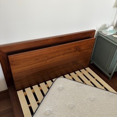 ベッド　セミダブル　マットレス　ベッドフレームの画像