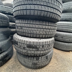 205/65R16 BRIGESTONE VRX2 スタッドレスタイヤ4本セット
の画像