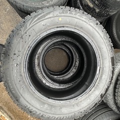 205/65R16 BRIGESTONE VRX2 スタッドレスタイヤ4本セット
の画像