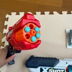 X-SHOT エアソフトガン 2つの画像