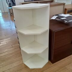 ★リユースのサカイつくば店★TK7453  コーナーラック ホワイト H87×D29×W29 クリーニング済みの画像