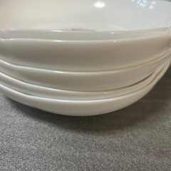 ⑤白いお皿5枚の画像