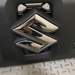○東140 純正品 スズキ ジムニー フロントグリル 車 部品 美品の画像