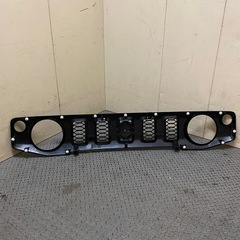 ○東140 純正品 スズキ ジムニー フロントグリル 車 部品 美品の画像