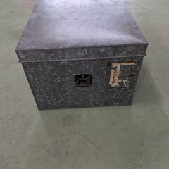 衣装ケース(大)　昔懐かしい!!　昭和レトロ!!　エモい!!　アルマイト(トタン)製衣装ケース(残り4個)の画像