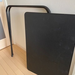 机と椅子の画像