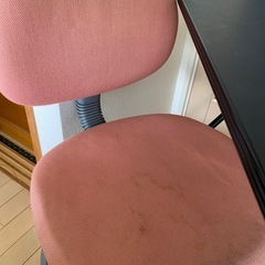 机と椅子の画像