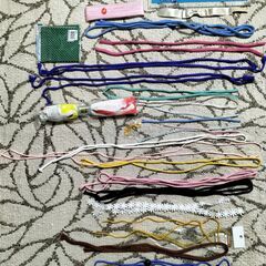 生活雑貨品（テーブルカバー、布端切れ、ボタン類、紐類、絵具）は、いかがでしょうか？の画像