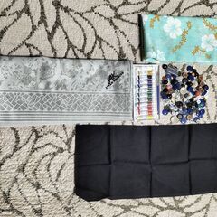 生活雑貨品（テーブルカバー、布端切れ、ボタン類、紐類、絵具）は、いかがでしょうか？の画像