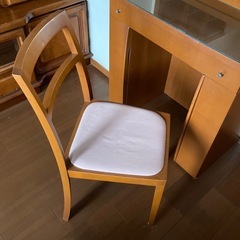 ドレッサー、鏡台、化粧台　売ります　イス付きの画像