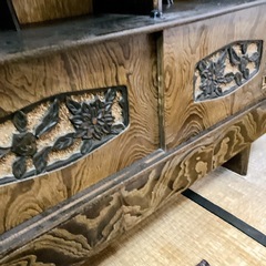 昭和レトロな木製棚の画像