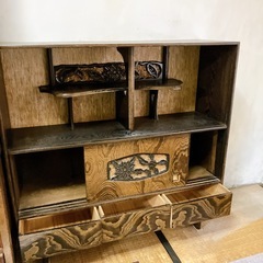 昭和レトロな木製棚の画像