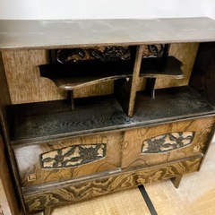 昭和レトロな木製棚の画像