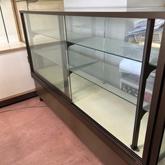 ガラスショーケースの画像