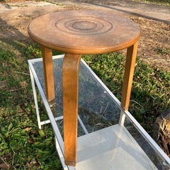 木製椅子の画像