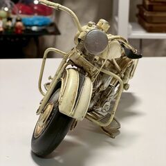 ヴィンテージバイク　ホワイト　置物　アンティーク風雑貨　ブリキの画像