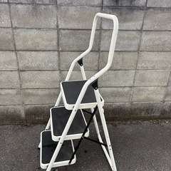 折りたたみ 脚立 3000円の画像