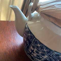 レトロな大きい急須の画像