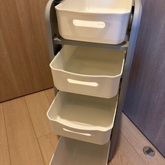 収納ラックの画像