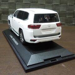 トヨタ ランドクルーザー ZX 1/30 ミニカー カラーサンプル 非売品 ランクル300 カバー/箱無 ホワイトパール系 TOYOTA 札幌市 新道東店の画像