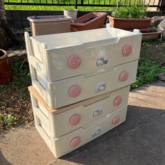 ハローキティ収納棚の画像