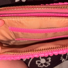 GUESSのショルダーバッグの画像