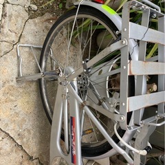 新聞屋さんの自転車の画像