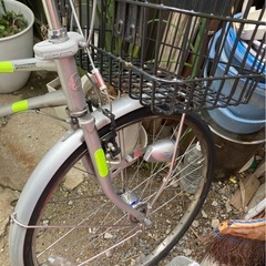 新聞屋さんの自転車の画像