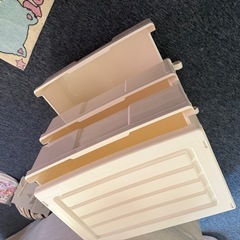 ローラー付き衣装ケースの画像