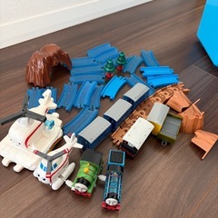 プラレール  たためるトーマス機関庫の画像