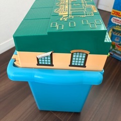 プラレール  たためるトーマス機関庫の画像