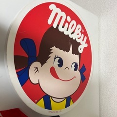 置き物とミニテーブルの画像