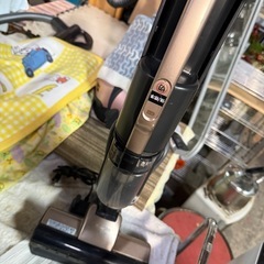 日立 掃除機 コードレス スティッククリーナー PV-B300H N シャンパンゴールド 自立構造 自走式 ハンディクリーナー スタンド付きの画像