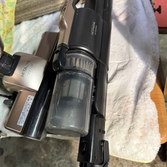 日立 掃除機 コードレス スティッククリーナー PV-B300H N シャンパンゴールド 自立構造 自走式 ハンディクリーナー スタンド付きの画像