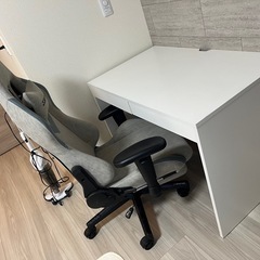 パソコンデスクの画像