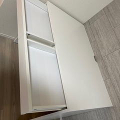 パソコンデスクの画像